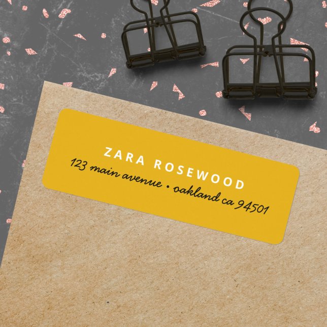 Stilvolle trendy Mustard Yellow Rücksendeadresse (A fun modern pre-addressed label in mustard yellow for cool and trendy everyday mailing)