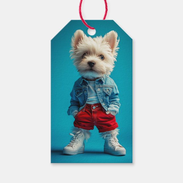 Stilvolle Westie Pup in Denim und Sneakers Geschenkanhänger (Vorderseite)