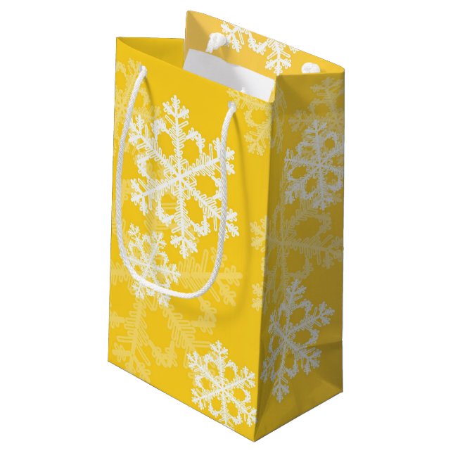 Stilvolle Yellow Snowflakes Modernes Weihnachtsmus Kleine Geschenktüte (Rückseite Schrägansicht)