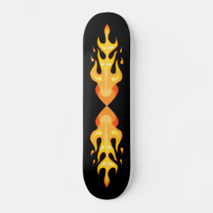Stilvoller Flammenvektor in Rot, Orange und Gelb a Skateboard