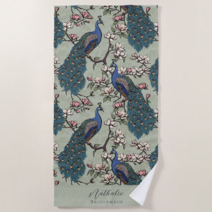 Stilvoller Pfau und Blumen-Brautjungfer in Salbeig Strandtuch