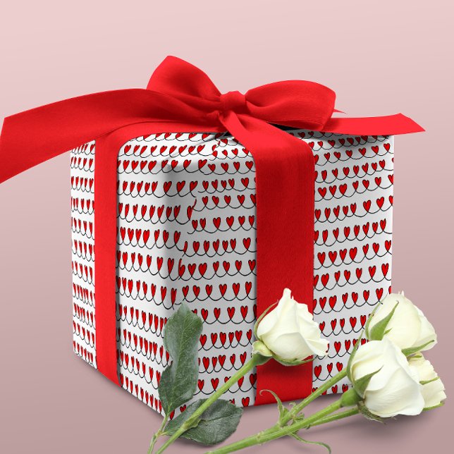 Stilvoller Red Hearts Pattern Valentinstag Geschenkpapier (Von Creator hochgeladen)