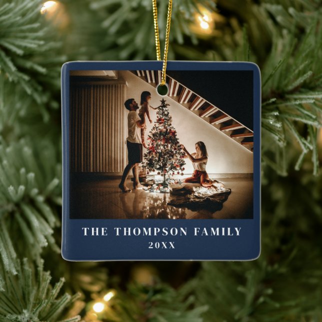 Stilvolles 2023 Family Foto Minimalistisch Navy Bl Keramikornament (Baum)