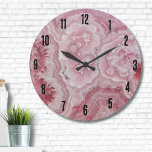 Stilvolles Agate Elegant Pink Große Wanduhr<br><div class="desc">Ein faszinierender rosa rhodochroter Ausdruck, der die zarte Schönheit dieses atemberaubenden Minerals zum Leben erweckt. Mit einer nah-up-Perspektive zeigt dies die komplizierten Details und faszinierenden Muster des rhodochroten Steines. Die sanften rosa Farbtöne schaffen ein beruhigendes und bezauberndes visuelles Erlebnis, das ein Gefühl der Gelassenheit und Gnade weckt. Trendy Stilvolle moderne...</div>