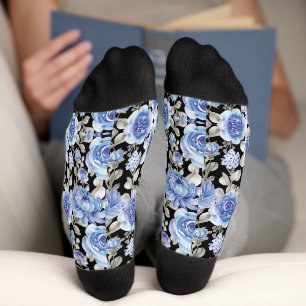 Stilvolles blaues Blumenmuster auf Schwarz Socken