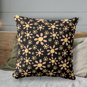 Stilvolles Blumenmuster auf schwarz Kissen