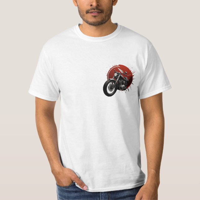 Stilvolles Cruiser Motorrad mit feinem rotem Hinte T-Shirt (Vorderseite)
