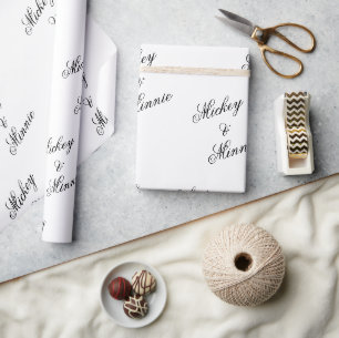 Stilvolles Geschenkpapier mit Namen für Paare, wei