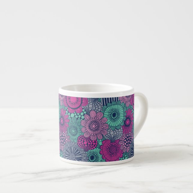 Stilvolles, helles Muster aus wunderschönen Blumen Espressotasse (Vorderseite Rechts)