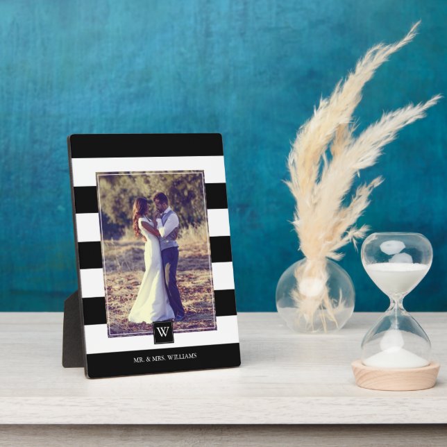 Stilvolles Monogramm aus schwarzen und weißen Stre Fotoplatte (Seite)