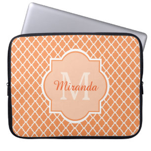 Stilvolles Orange Quatrefolienmonogramm mit Name Laptopschutzhülle