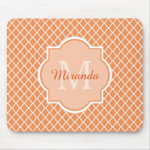 Stilvolles Orange Quatrefolienmonogramm mit Name Mousepad
