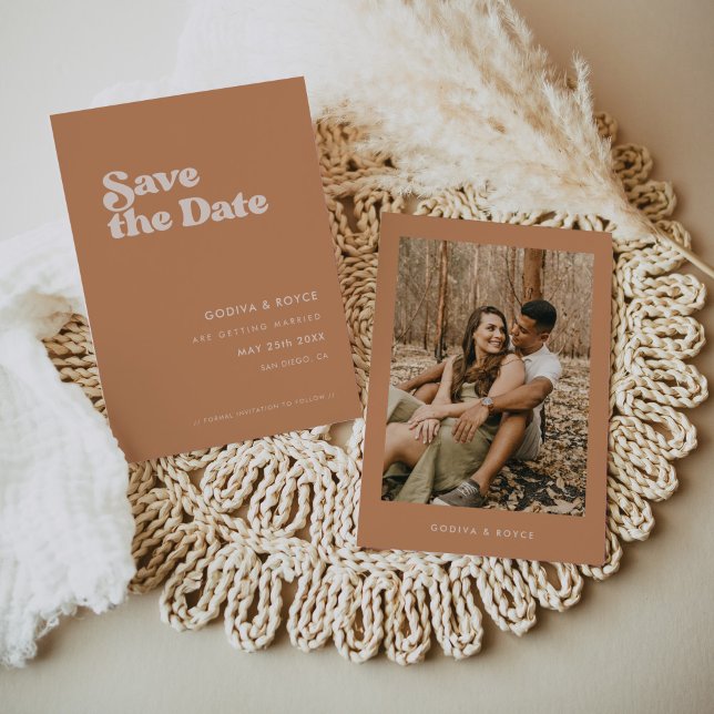 Stilvolles Retro-braunes Foto Save The Date (Von Creator hochgeladen)