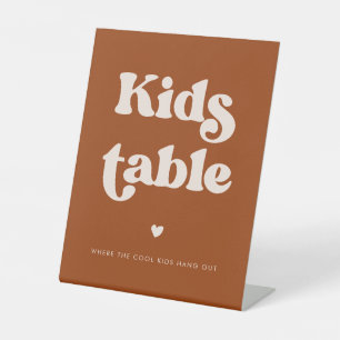 Stilvolles Retro Burnt Orange Wedding Kids Table Sockelschild