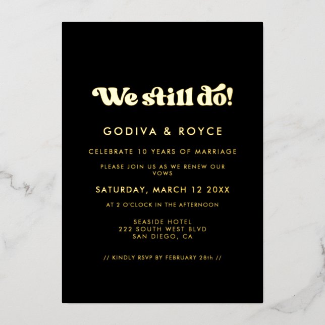 Stilvolles Retro Wir machen noch immer Vow Erneuer Folieneinladung (Vorderseite)