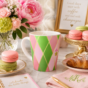 Stilvolles rosa und grünes Argyle-Monogramm Milchtasse
