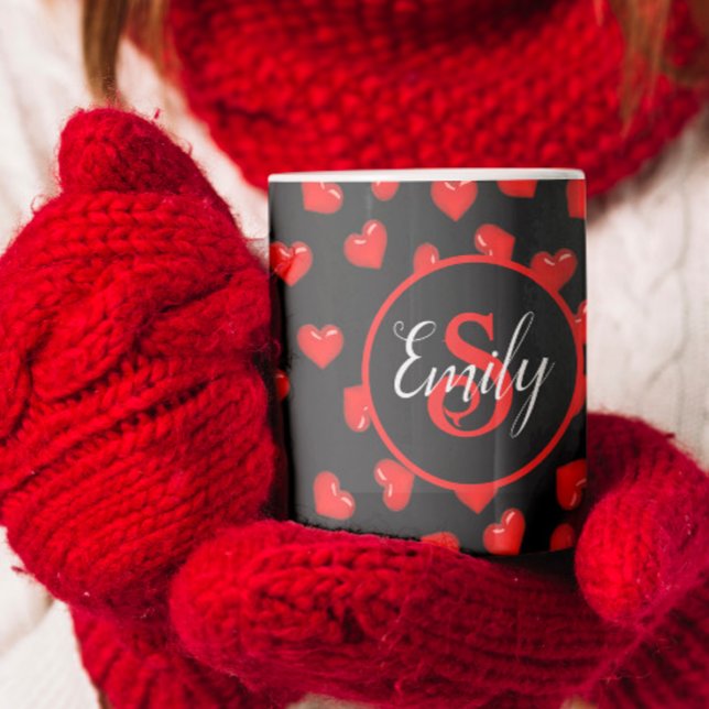 Stilvolles Rotes Herzmuster auf schwarz mit Monogr Kaffeetasse (Von Creator hochgeladen)