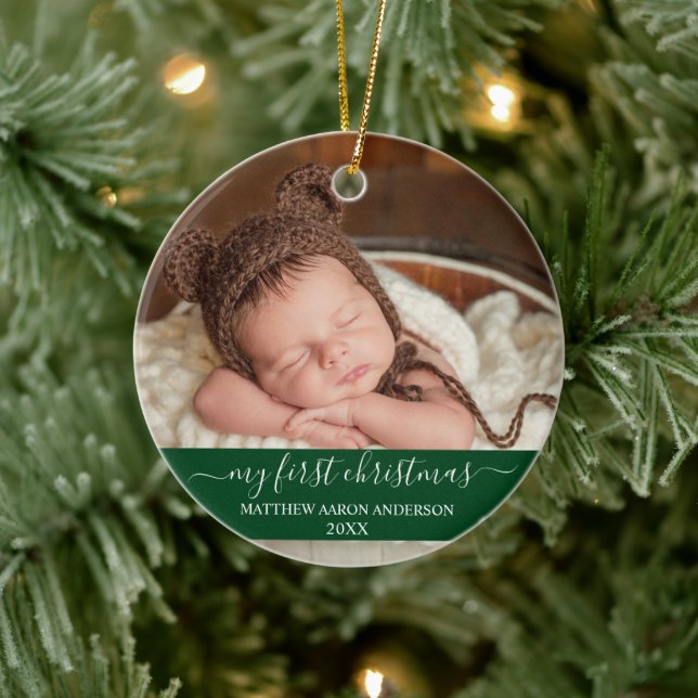 Stilvolles Skript Mein erstes Weihnachtsbaby Green Keramik Ornament (Baum)