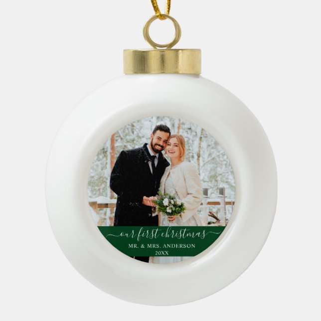 Stilvolles Skript Unser erstes Weihnachtsgrün Keramik Kugel-Ornament (Vorderseite)