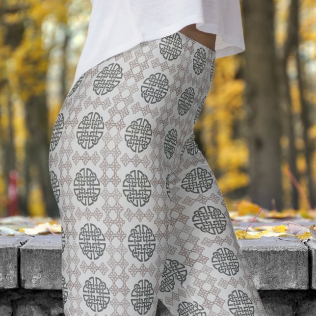 Stilvolles Tribal-Muster in Grau und Schwarz Leggings (Stylish Gray and Black Circular Tribal Pattern Leggings)