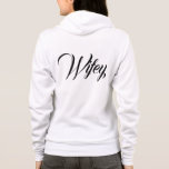 Stilvolles Wifey Script Sweatshirt in Black<br><div class="desc">Teilen Sie Ihre Liebe mit dem "Wifey Black Script Sweatshirt". Dieses Sweatshirt mit seinem ausgeklügelten Skriptdesign ist perfekt für diejenigen, die ihren "wifey"-Titel mit Stolz annehmen. Das weiche, schwarze Tuch und der zeitlos minimalistische Schriftart verbinden Stil mit Komfort und machen ihn zu einem Must-Have für Ihren Kleiderschrank. Dieses Sweatshirt verbindet...</div>