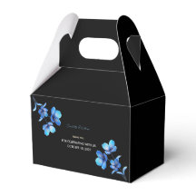 Stimmungsvolle Dunkelblaue Blumen-Elopement-Gesche
