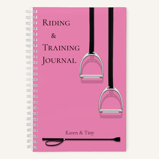Stirrup Irons & Riding Crop Pink Medium Reittier Notizbuch (Vorderseite)