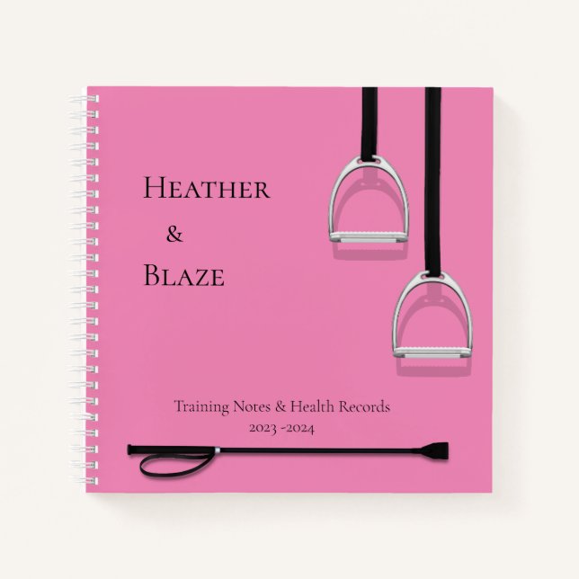 Stirrup Irons & Riding Crop Pink Square Reittier Notizbuch (Vorderseite)