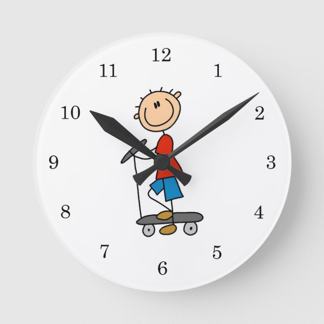 Stock-Figur-Junge auf Scooter Runde Wanduhr (Vorderseite)