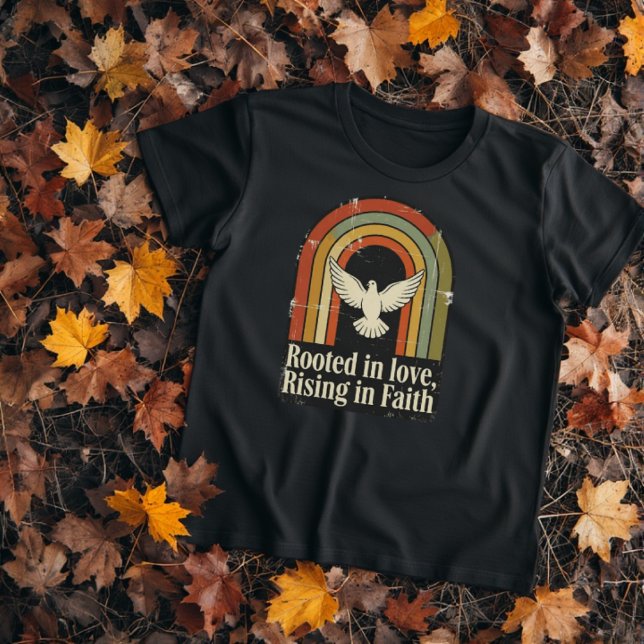 Stoffdesign aus Retro-Wurzeln und steigendem Glaub T-Shirt (Rooted in love, rising in faith ripped, retro style Christian message tee.)