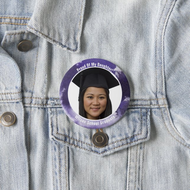 Stolz auf Ihren graduierten Foto-Knopf lila Button (Beispiel)