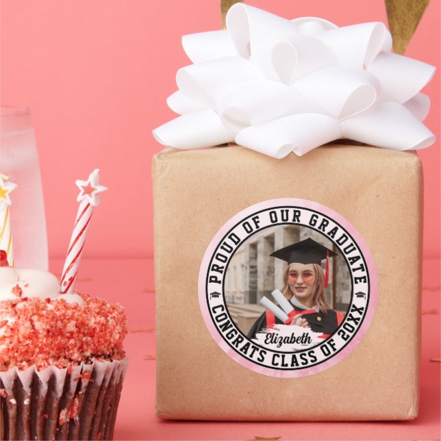 Stolz auf unser Graduate Trendy Abschluss Foto Nie Runder Aufkleber (Party)