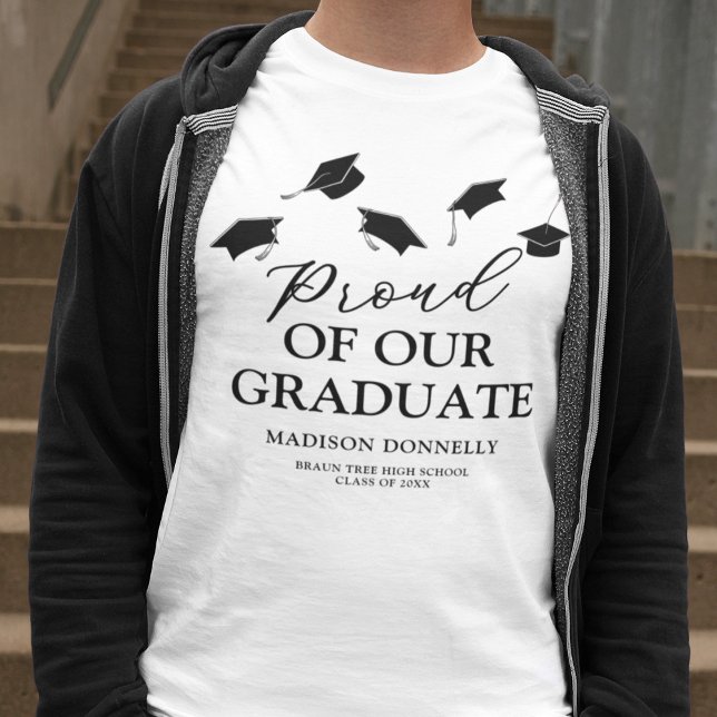 Stolz auf unseren Graduate Abschluss T-Shirt (Von Creator hochgeladen)