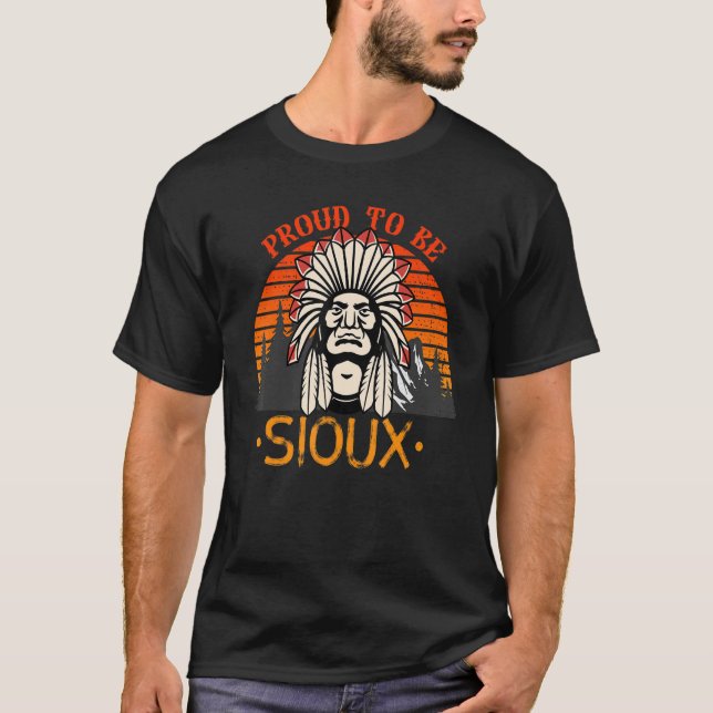 Stolz darauf, ein sioux-amerikanischer Ureinwohner T-Shirt (Vorderseite)