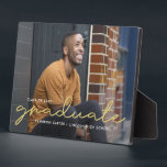 Stolz geschrieben EDITABLE FARBEN Abschluss Plaque Fotoplatte<br><div class="desc">Tolle Erinnerung an diesen besonderen Meilenstein im Leben. Die Hintergrundfarbe kann online angepasst werden! Matching Artikel finden Sie auf unserer Website: www.berryberrysweet.com oder auf Anfrage.</div>