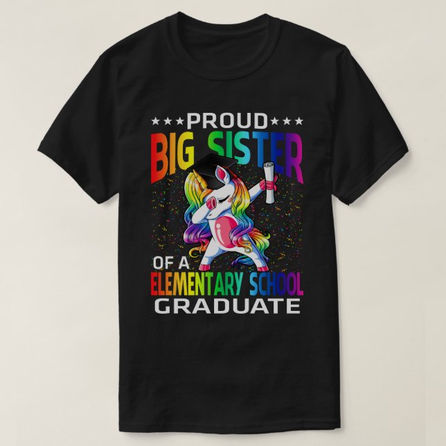 Stolz große Schwester eines Grundschulabsolventen  T-Shirt (Design vorne)