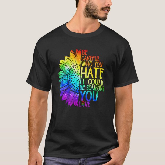 Stolz LGBT vorsichtig sein, wen du hasst es lesbis T-Shirt (Vorderseite)