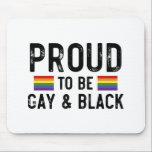 Stolz, schwul und schwarz zu sein mousepad<br><div class="desc">Stolz,  schwul und schwarz zu sein, lgbt, schwarz, schwul, stolz, geschenk, lustig, lqbtq, Liebe, bisexuell, transgender, que, protestiert, schwarz, regenbogen, blau, flag, bi, trans, schwul, schwul, geschenke</div>