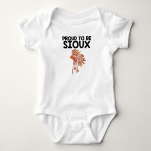 Stolz, Sioux-Ureinwohner-Baby-Bodysuit zu sein Baby Strampler
