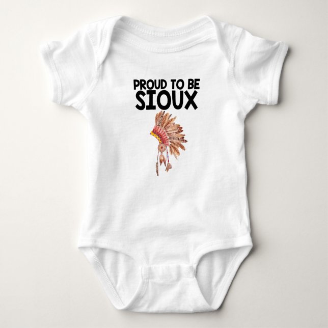 Stolz, Sioux-Ureinwohner-Baby-Bodysuit zu sein Baby Strampler (Vorderseite)