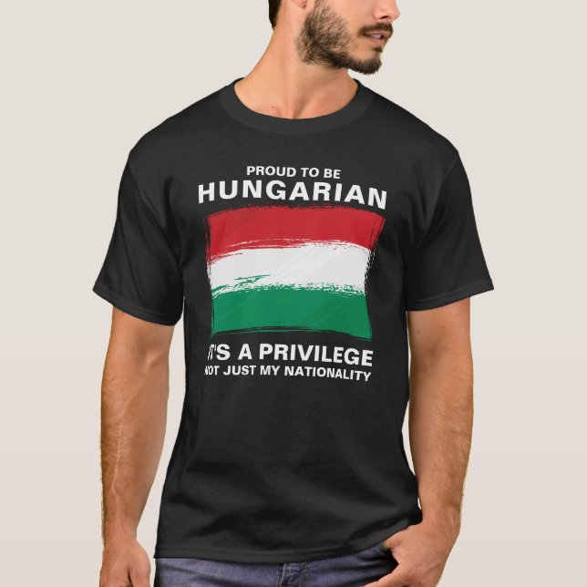 Stolz, Ungarisch zu sein, das ist ein Privileg T-Shirt (Vorderseite)