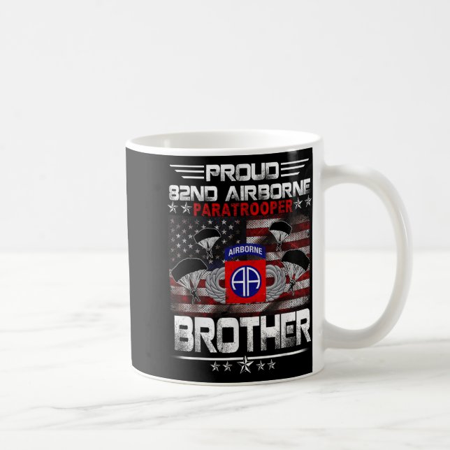 Stolze 82. Im Flugzeug Paratrooper Brother Us Flag Kaffeetasse (Rechts)