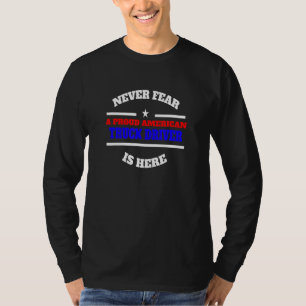 Stolze amerikanische LKW-Fahrer fürchten sich nie T-Shirt