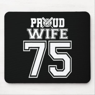 Stolze Cricket-Frau Nummer 75 Mousepad