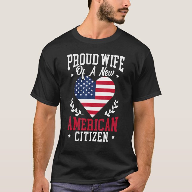 Stolze Ehefrau einer neuen amerikanischen Bürgerve T-Shirt (Vorderseite)
