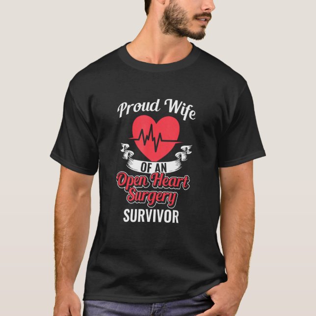 Stolze Ehefrau einer Open-Heart Operation Survivor T-Shirt (Vorderseite)