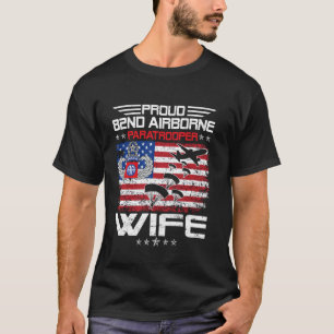 Stolze Ehefrau eines Fallschirmjägers der 82. Airb T-Shirt
