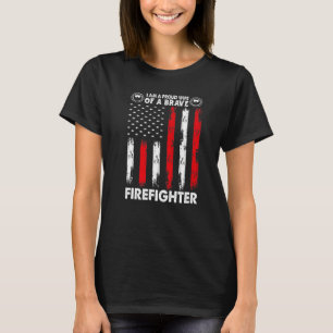 Stolze Ehefrau eines Feuerwehrmanns T-Shirt