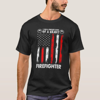 Stolze Ehefrau eines Feuerwehrmanns   T-Shirt