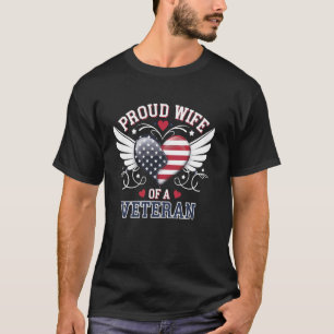 Stolze Ehefrau eines Veteranen USA-Flagge Patriot T-Shirt